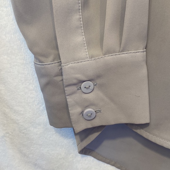 Women's Silver Button Down Blouse Size 6 - Picture 2 of 3
